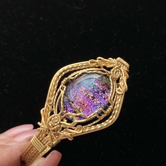 Wrapped Dichroic Glass Cabochon Bracelet Purple Blue Gold Filled Wire 6 1/4” - Picture 2 of 5